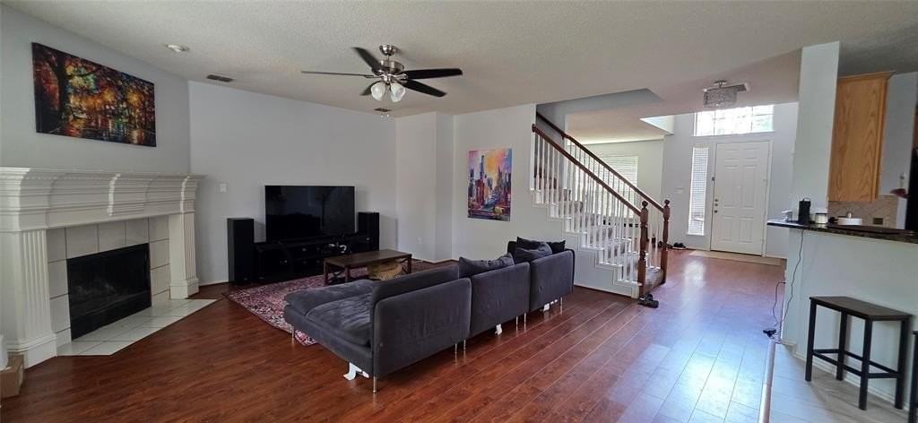 3529 Brewster Dr - Photo 6 of 27