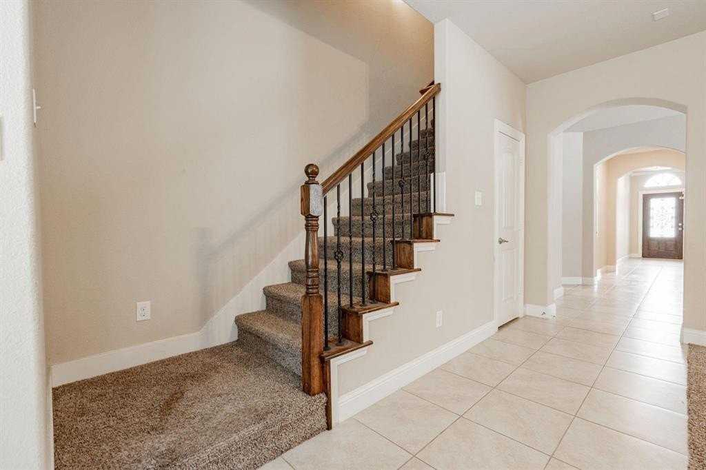 529 England St - Photo 3 of 11