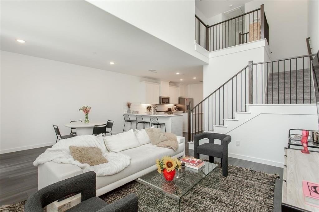 1737 Dalhart Rd - Photo 2 of 28