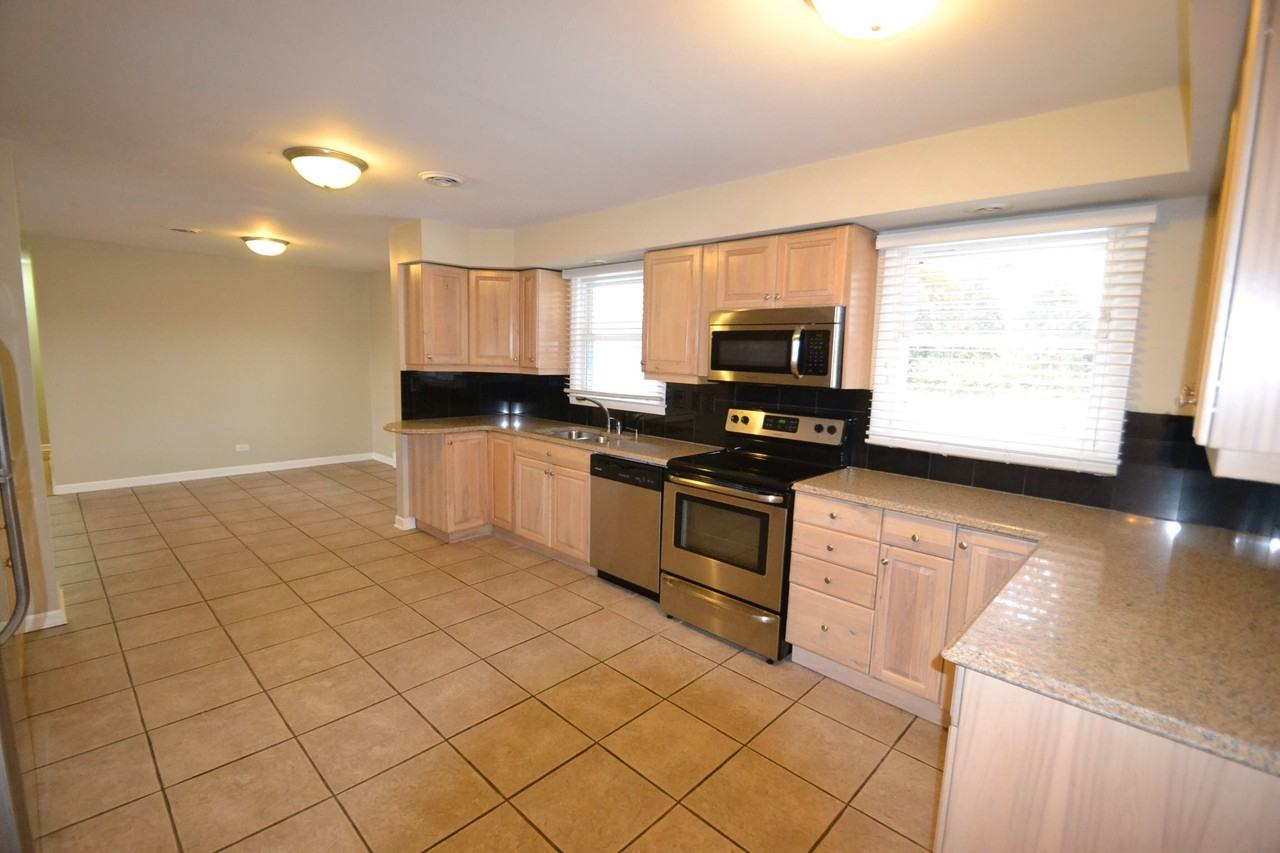 760 Sycamore Ln - Photo 3 of 10