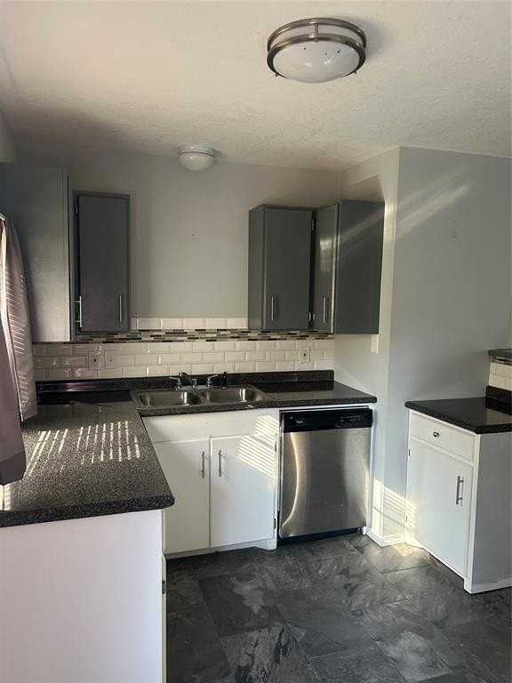 4605 Navajo Trl - Photo 3 of 9