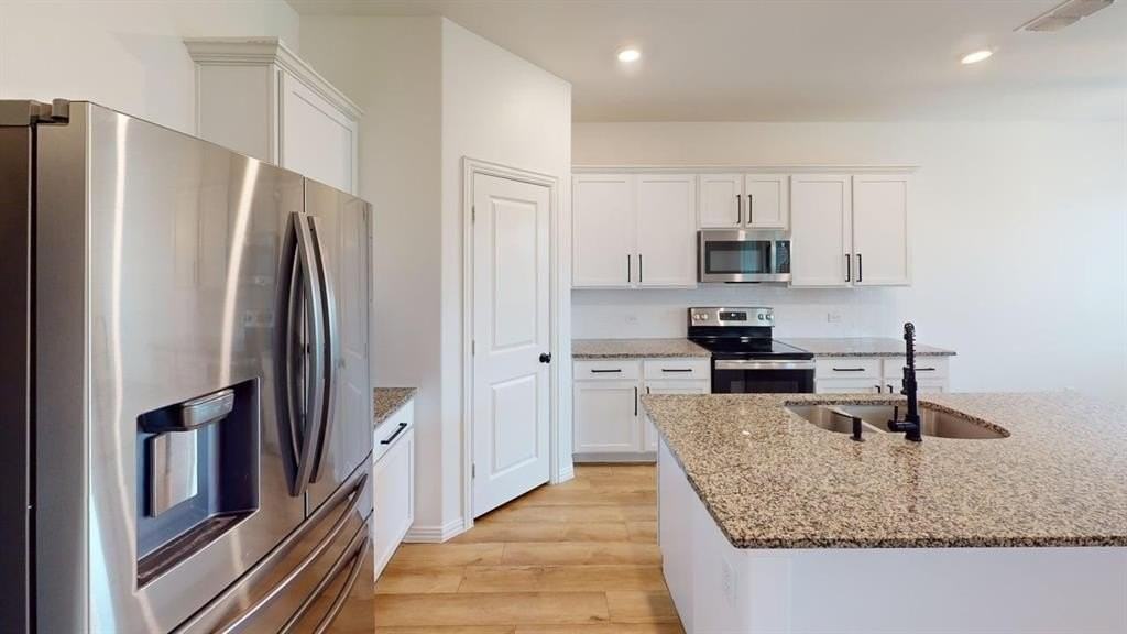 749 Twinvale Dr - Photo 2 of 23