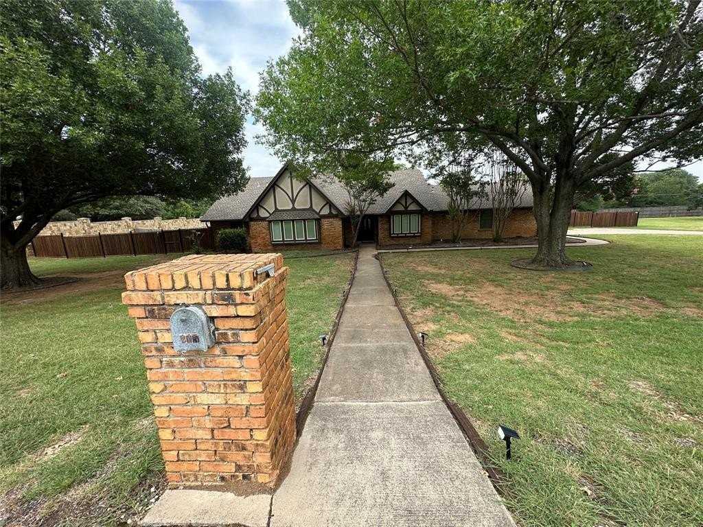 205 Westwood Dr - Photo 3 of 39