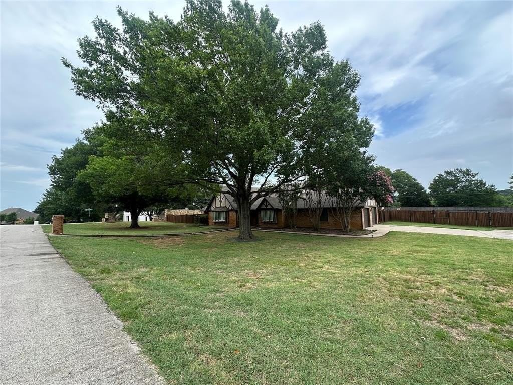 205 Westwood Dr - Photo 4 of 39