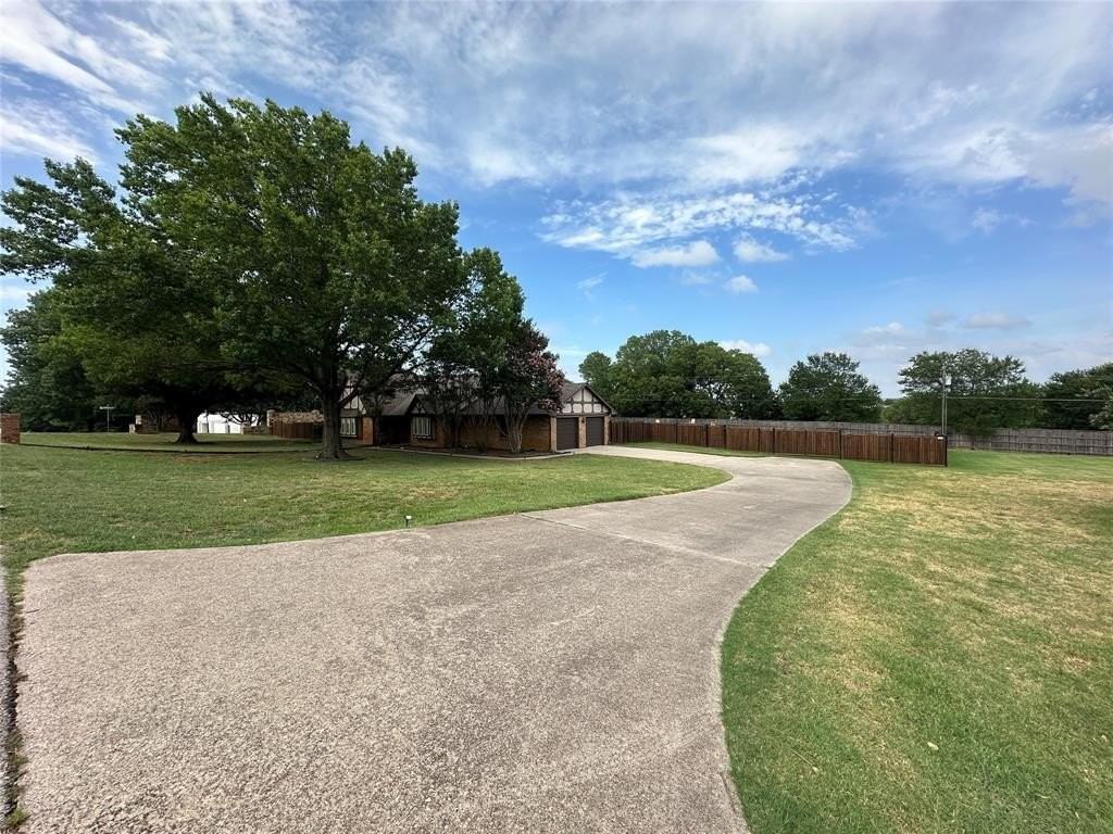 205 Westwood Dr - Photo 5 of 39