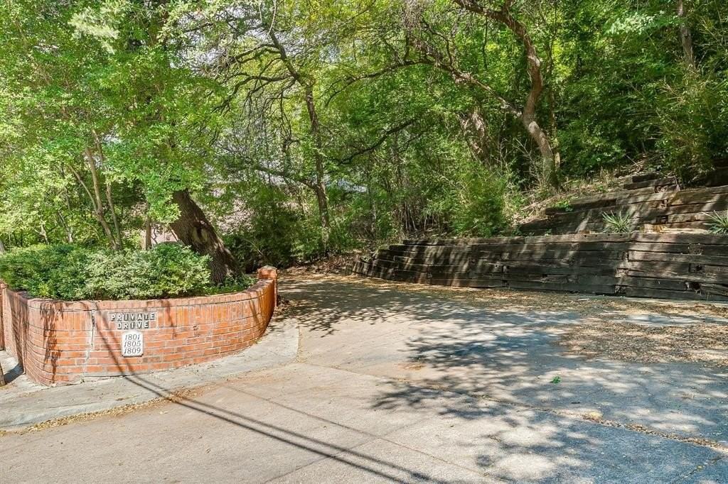 1805 Burton Hill Rd - Photo 4 of 39