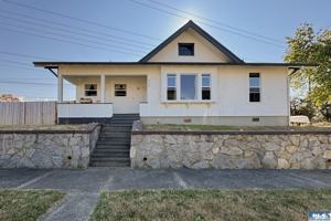 featured image of 516 E 12th St