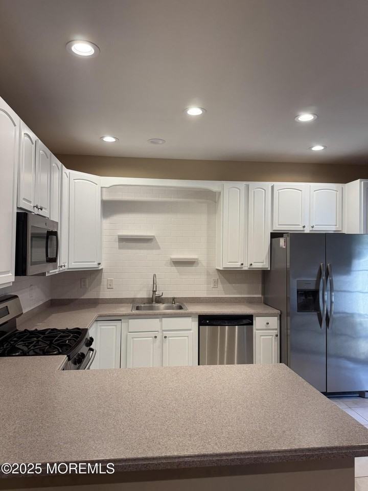 6 Fells Dr - Photo 5 of 27