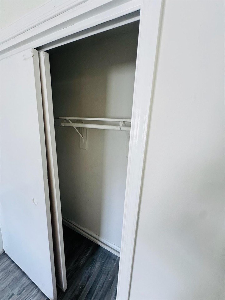 861 Sw 10th Dr - Photo 3 of 7