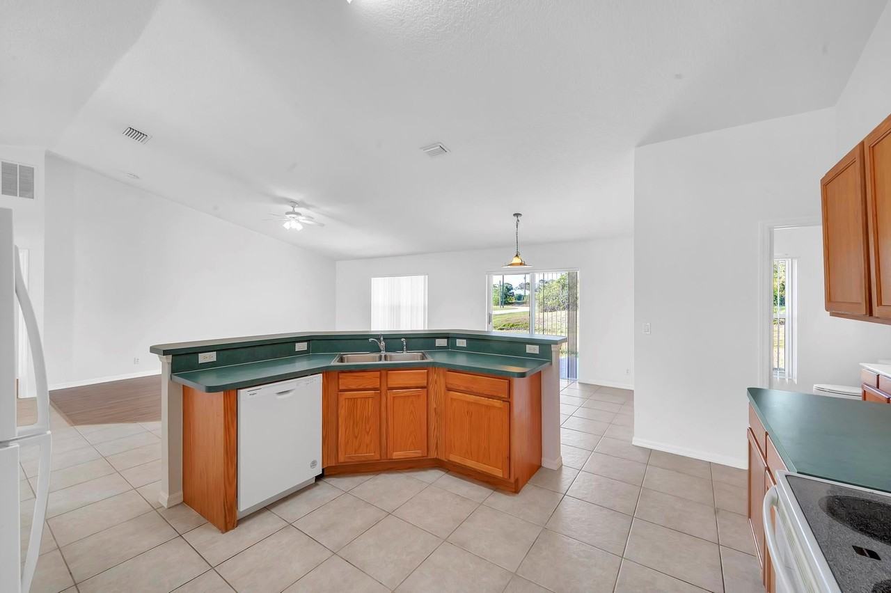 446 Southwest South Quick Circle - Photo 5 of 38