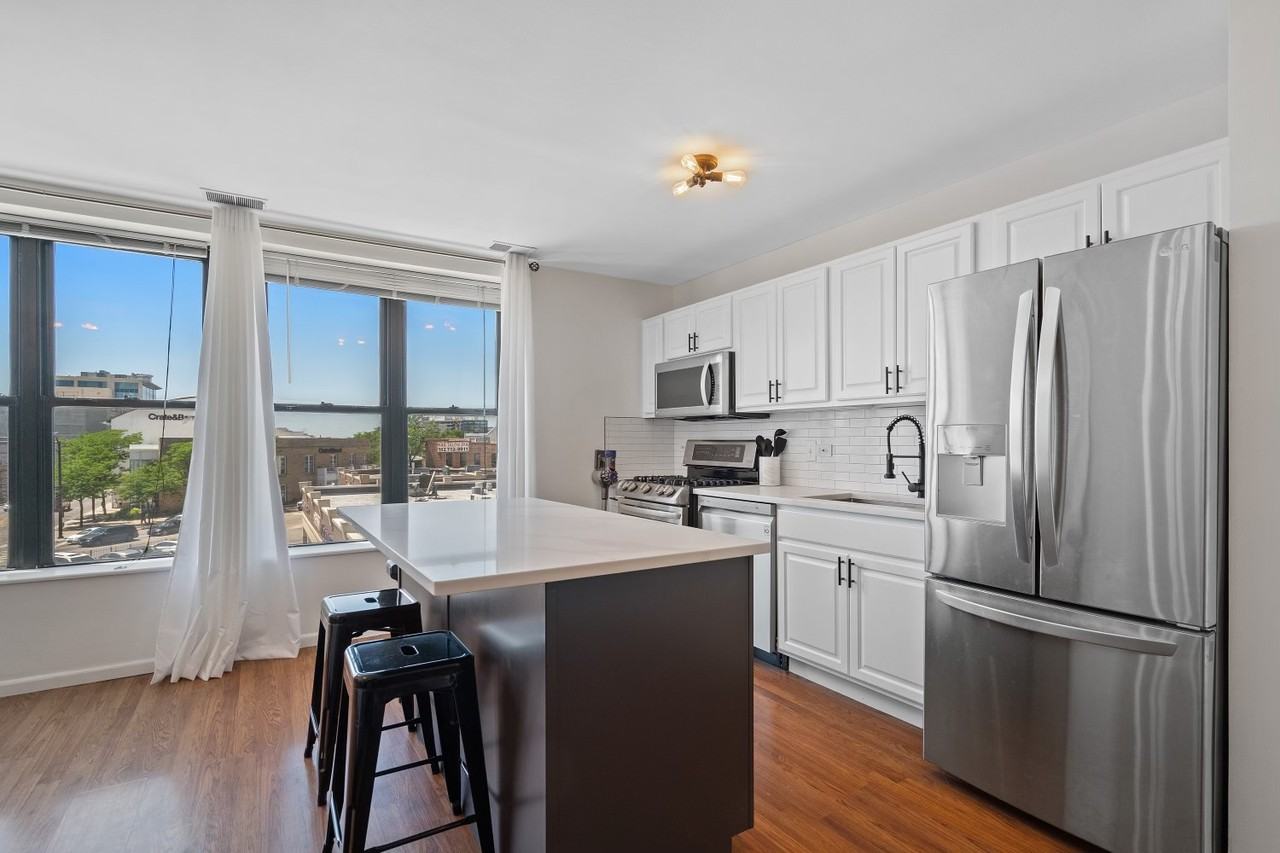 1600 N Halsted St - Photo 2 of 9