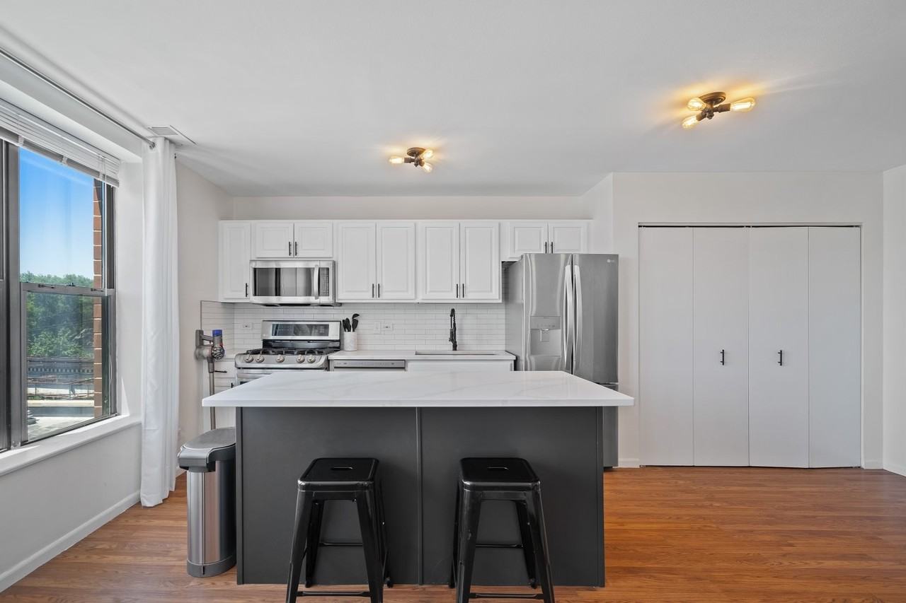 1600 N Halsted St - Photo 3 of 9