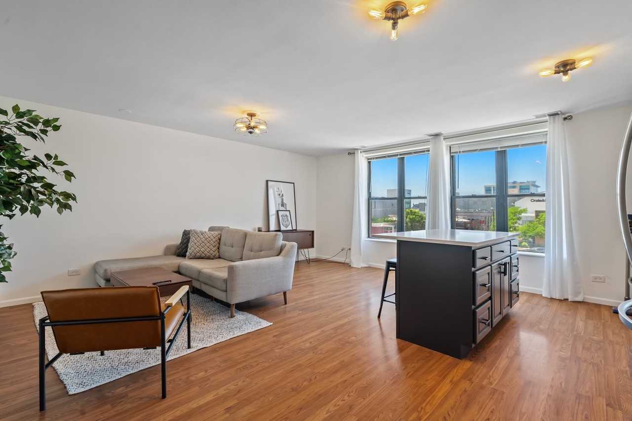 1600 N Halsted St - Photo 5 of 9