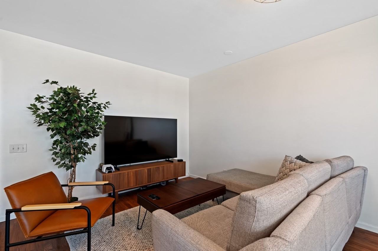 1600 N Halsted St - Photo 6 of 9