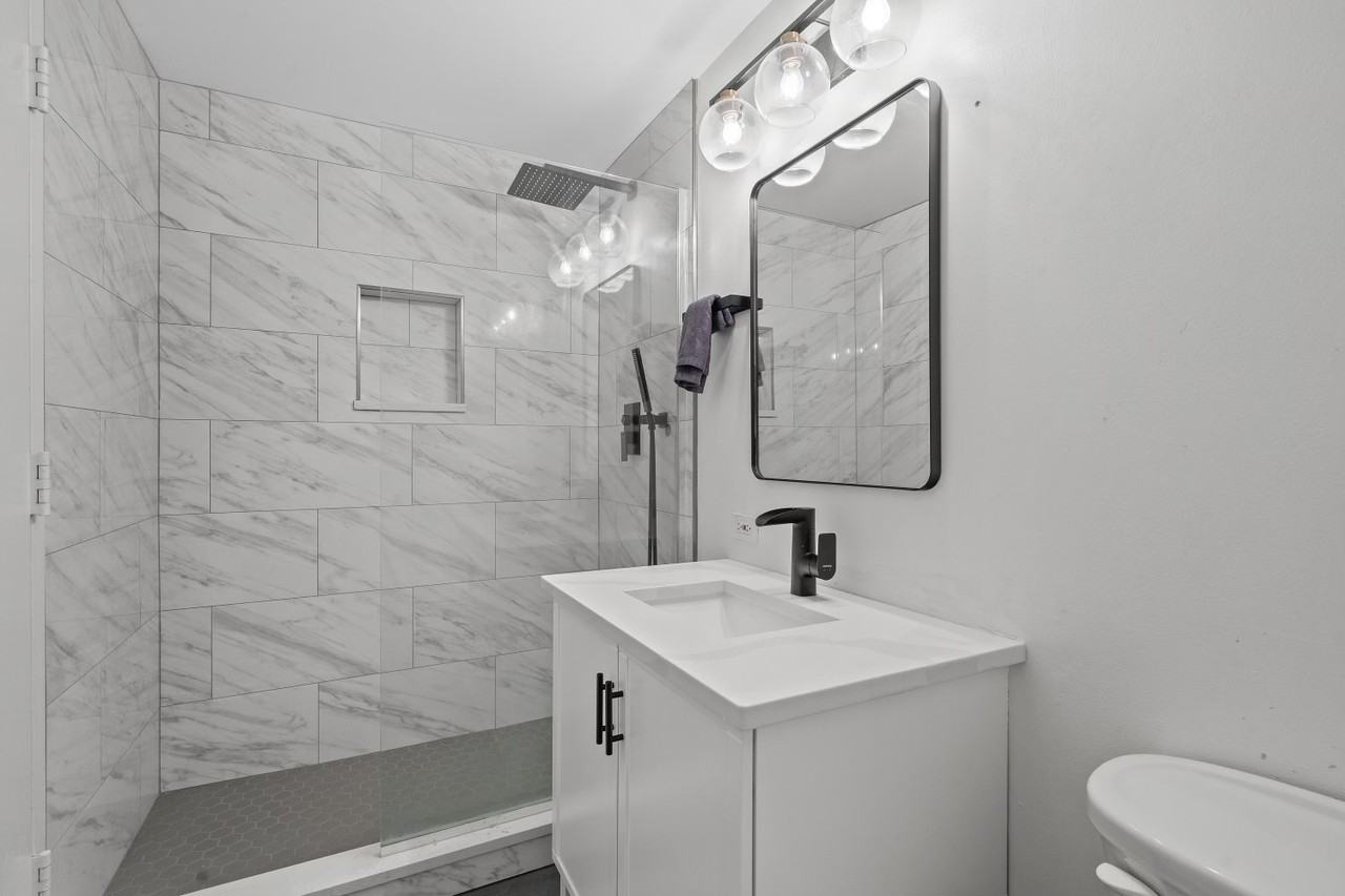 1600 N Halsted St - Photo 7 of 9