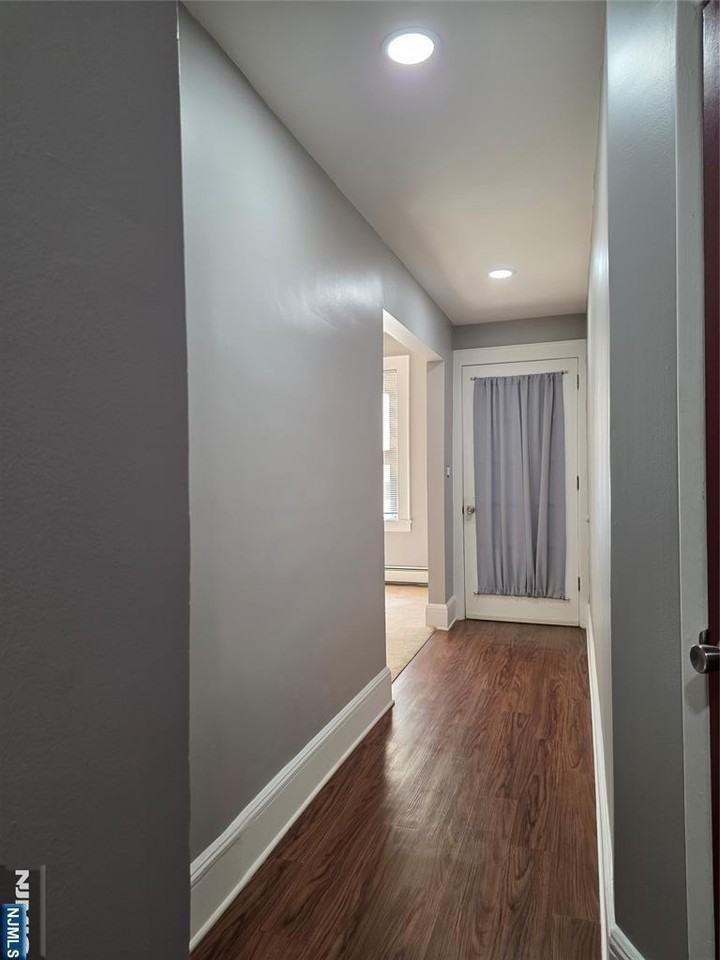 98 Arlington Blvd - Photo 2 of 12