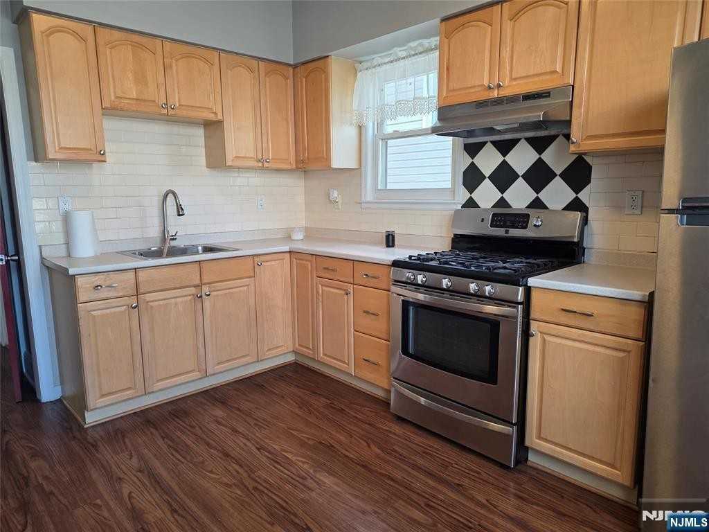 98 Arlington Blvd - Photo 6 of 12