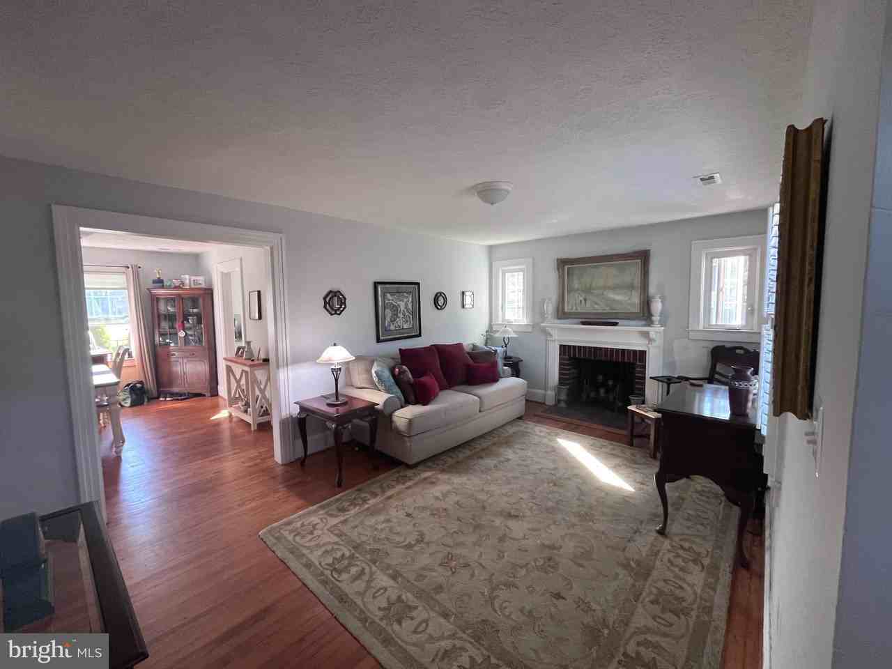 409 Clay Street - Photo 5 of 15