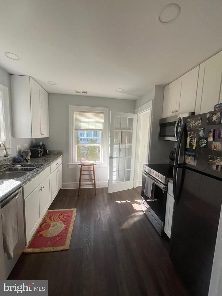 409 Clay Street - Photo 7 of 15