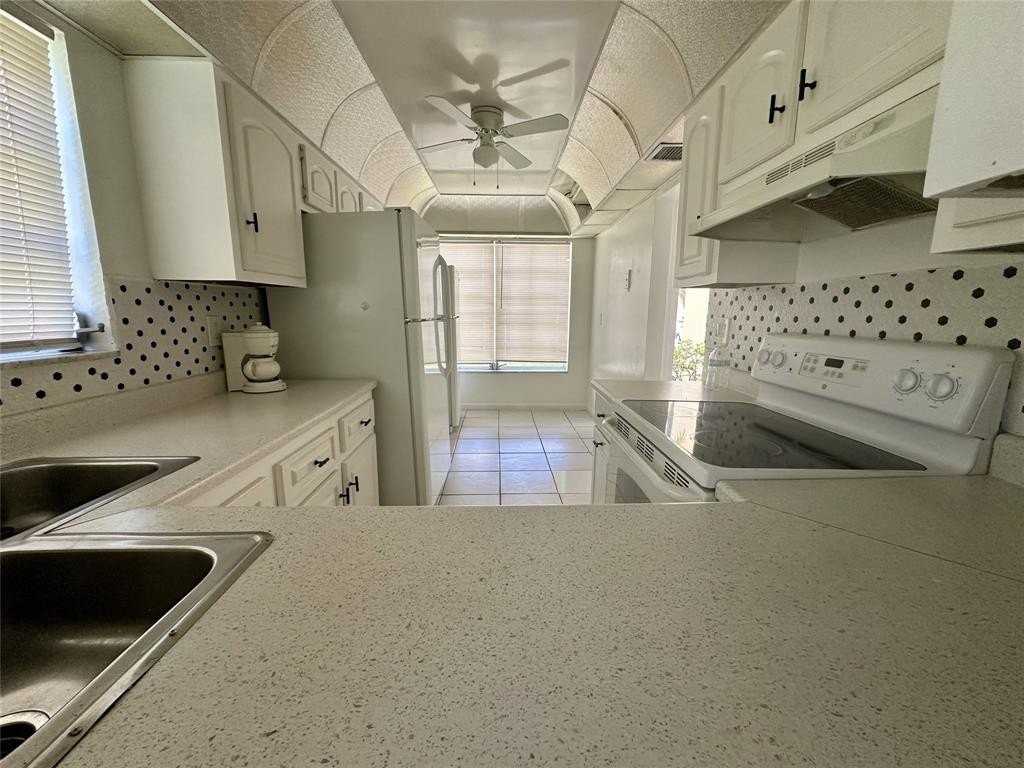 5980 Northwest 64th Avenue #112 - Photo 4 of 13