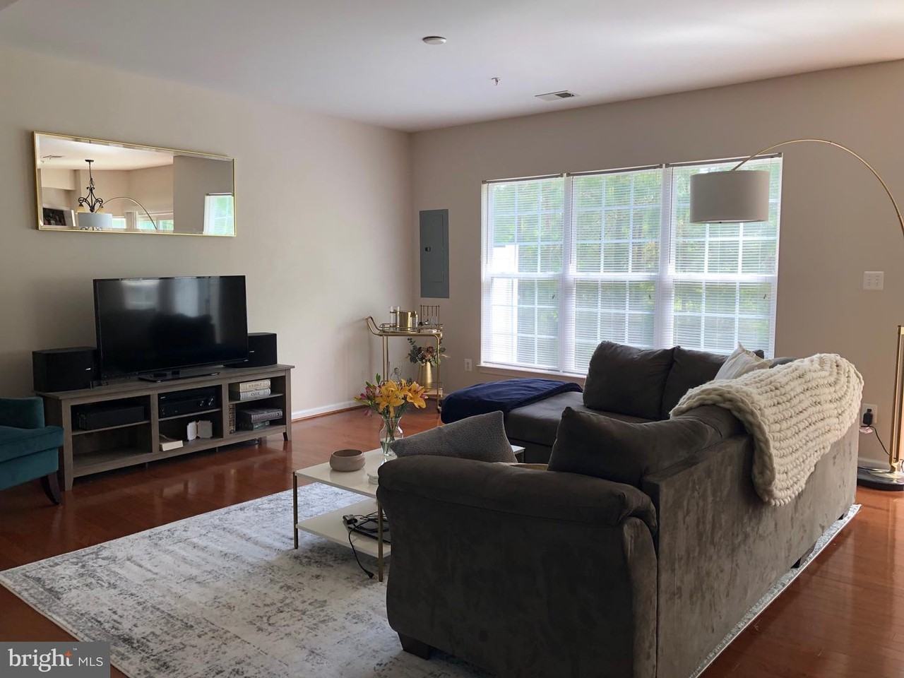 44032 Delphinium Dr - Photo 2 of 11