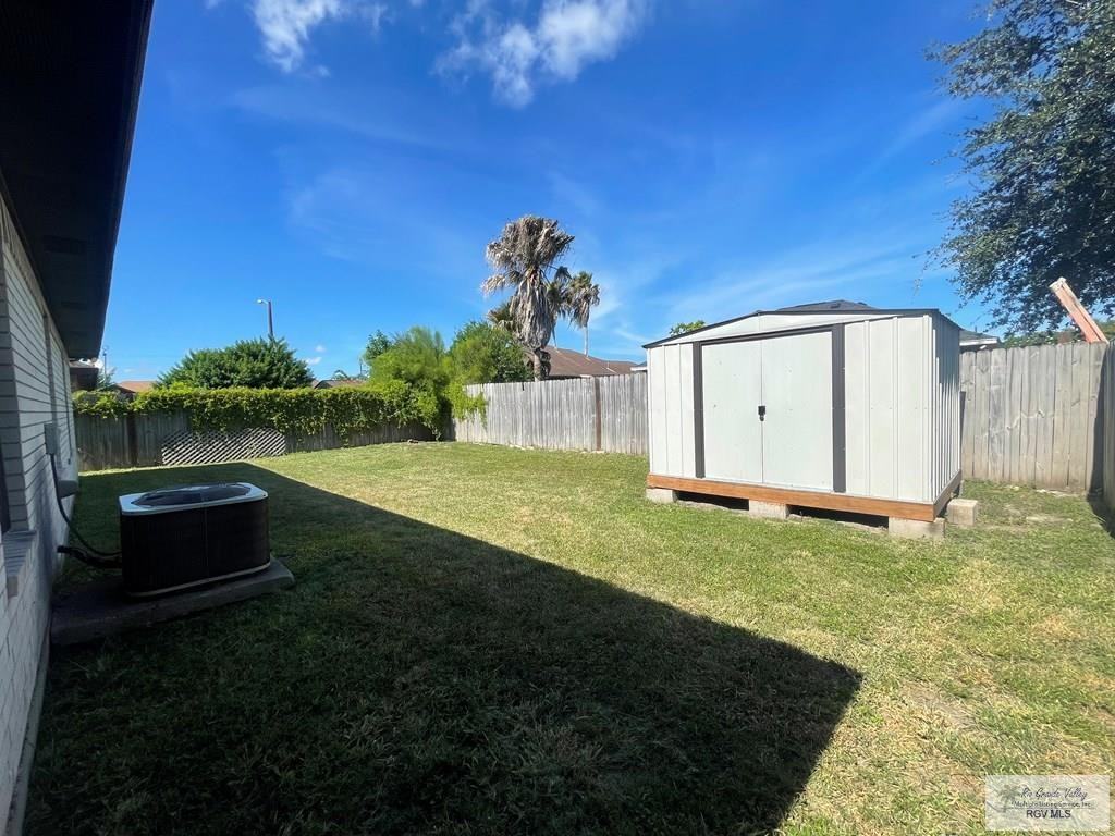 517 Mandarine Lane - Photo 3 of 17