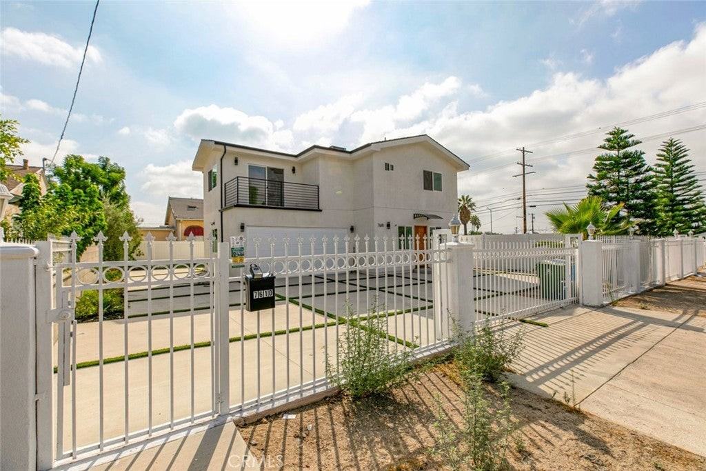 7610 Gentry Ave - Photo 2 of 34