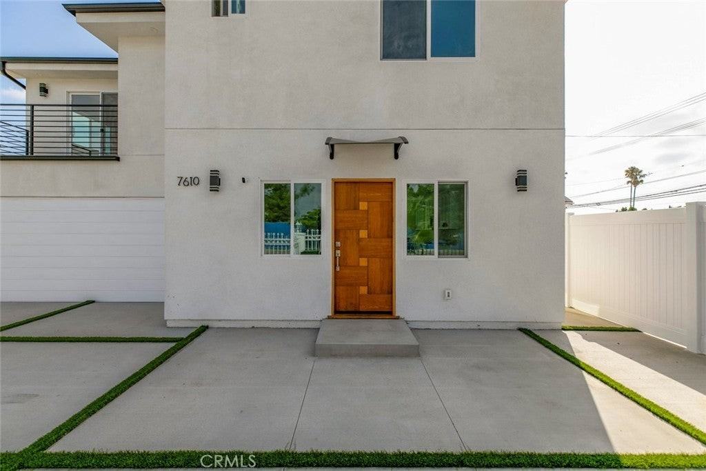 7610 Gentry Ave - Photo 4 of 34