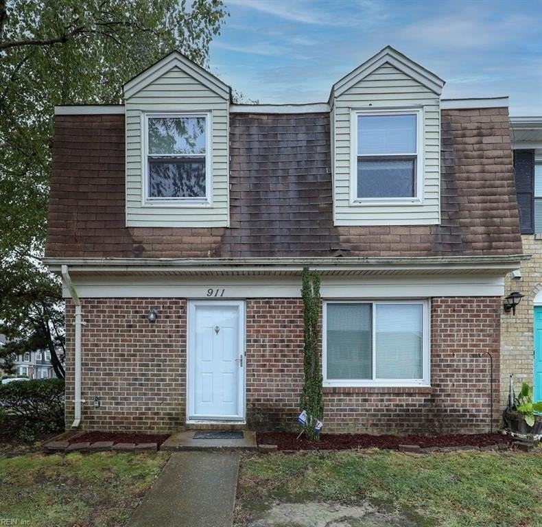 911 Smoke Tree Lane - Photo 3 of 48