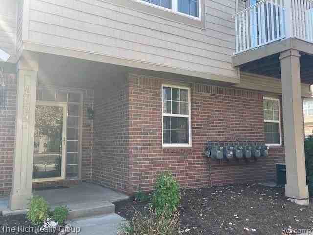 47551 Pembroke Drive - Photo 3 of 13