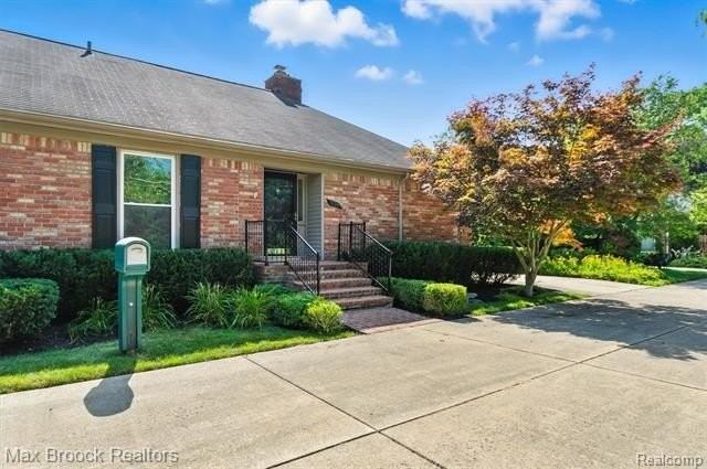 1829 Stonycroft Ln - Photo 2 of 33