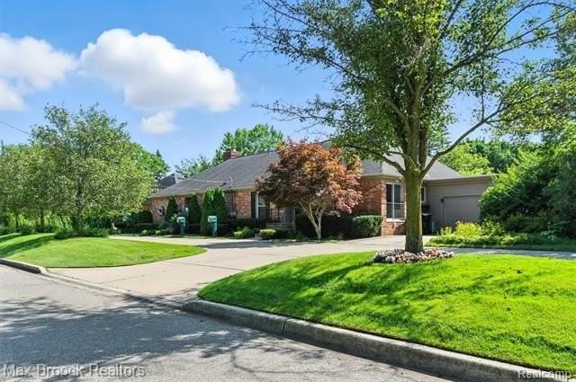 1829 Stonycroft Ln - Photo 3 of 33