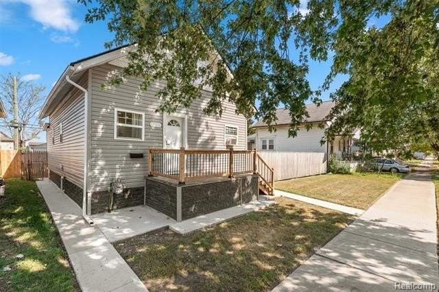 12056 Saint Aubin Street - Photo 3 of 29