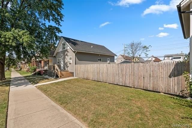 12056 Saint Aubin Street - Photo 4 of 29