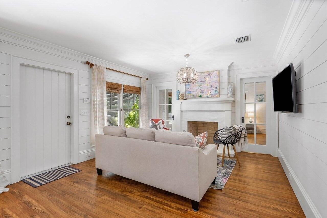 918 Ne 5th St - Photo 5 of 28