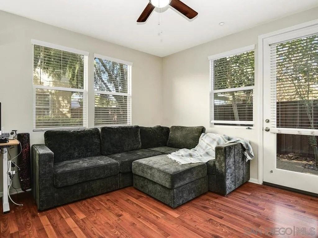 751 Paradise Way - Photo 3 of 24