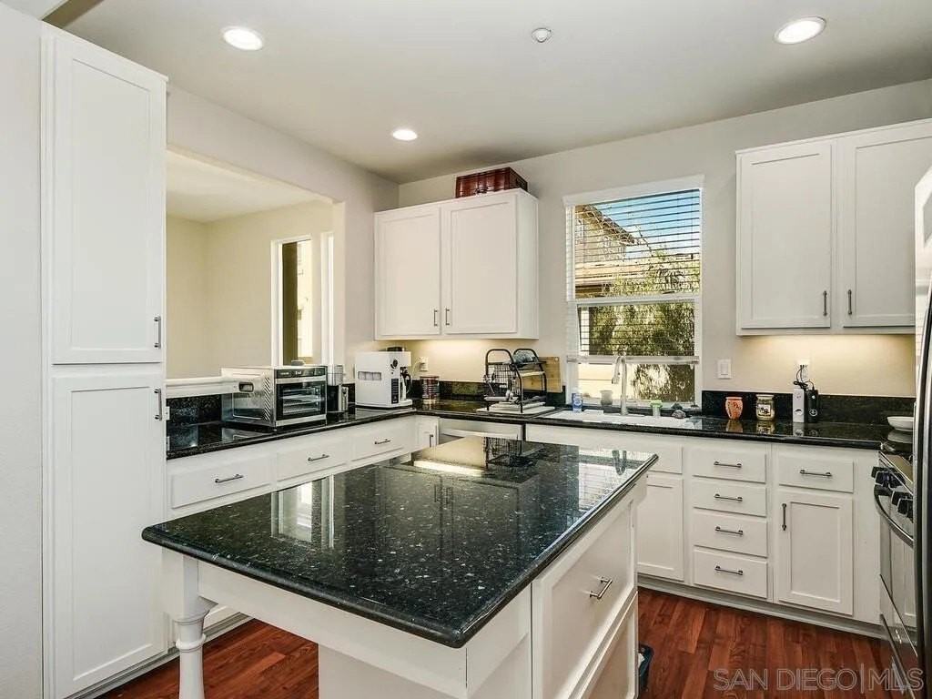 751 Paradise Way - Photo 7 of 24