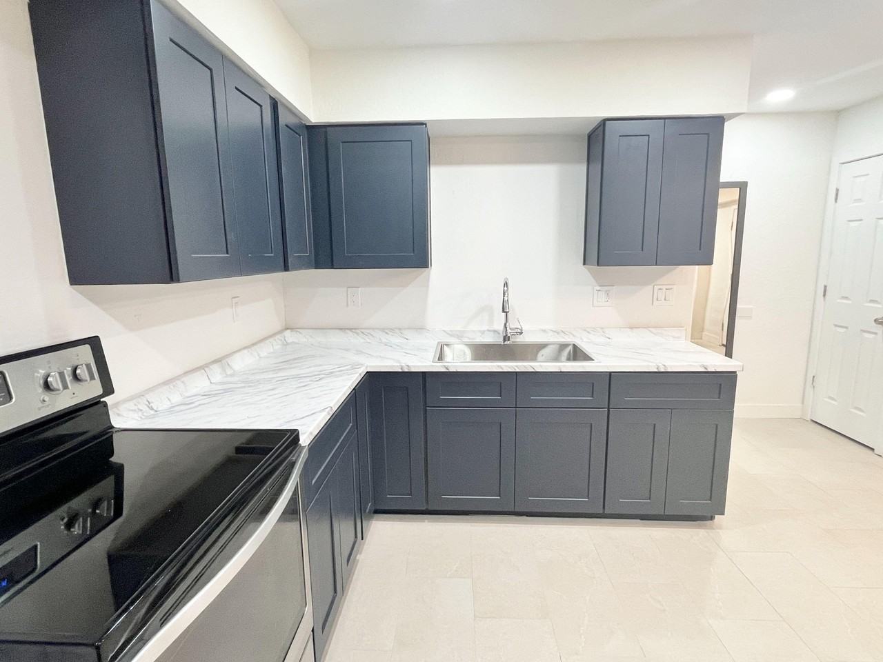 W Monterosa St - Photo 5 of 14