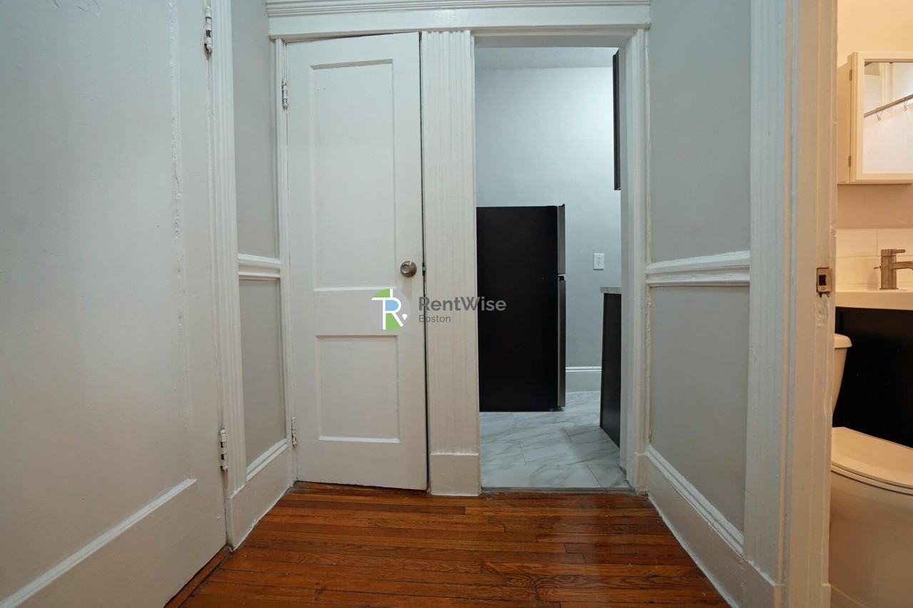 11 Royce Road #4 - Photo 5 of 15