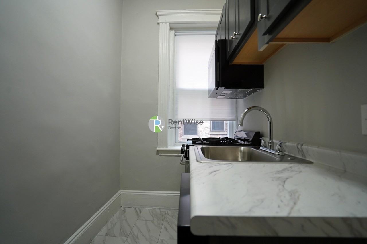 11 Royce Road #4 - Photo 6 of 15