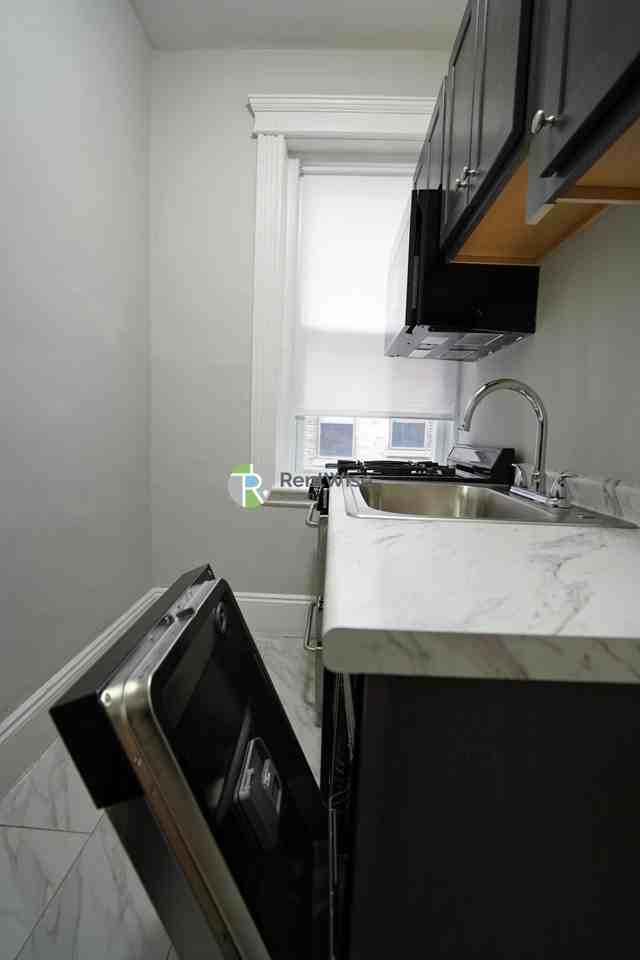 11 Royce Road #4 - Photo 7 of 15