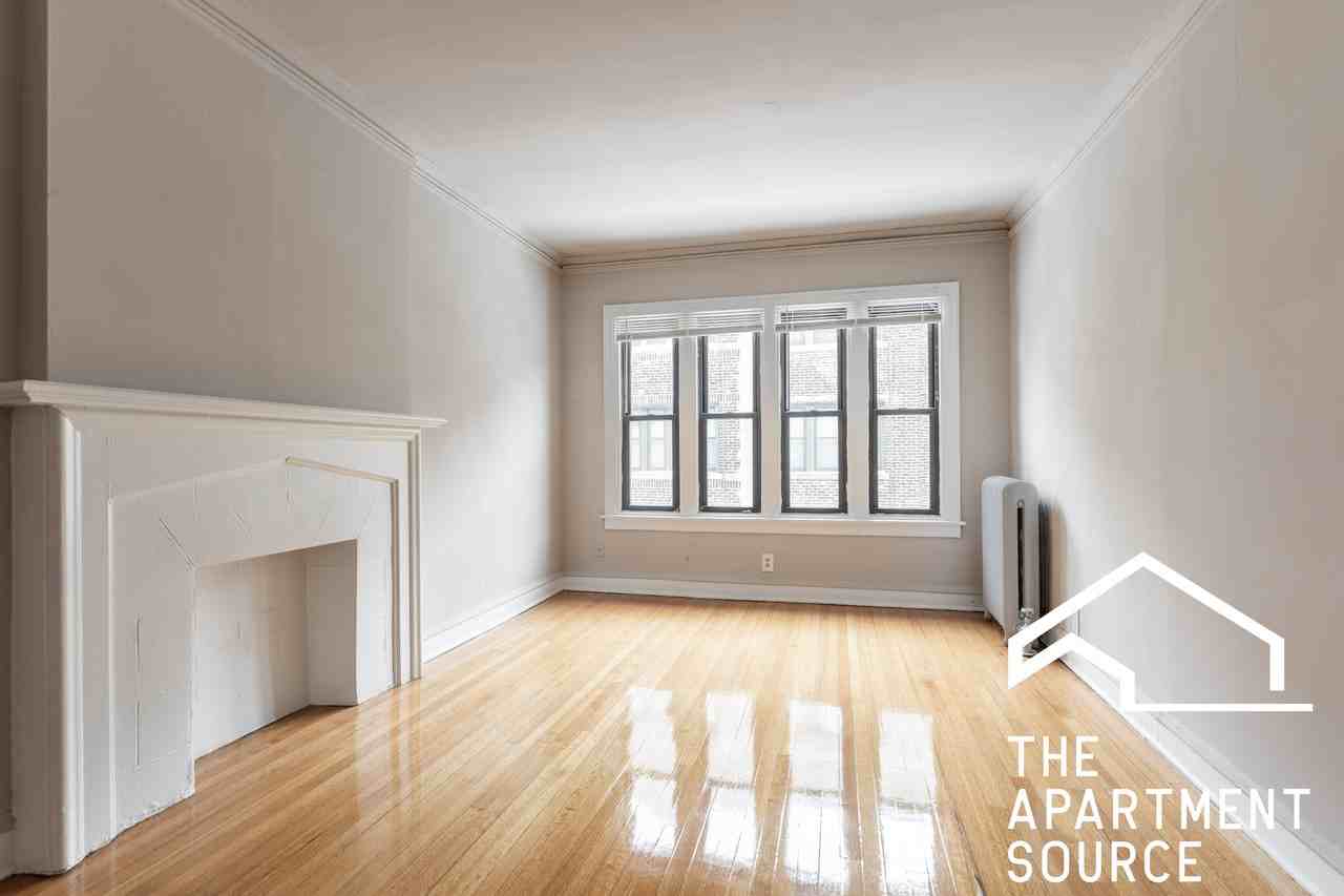 1373 W Estes Ave #1B - Photo 4 of 16