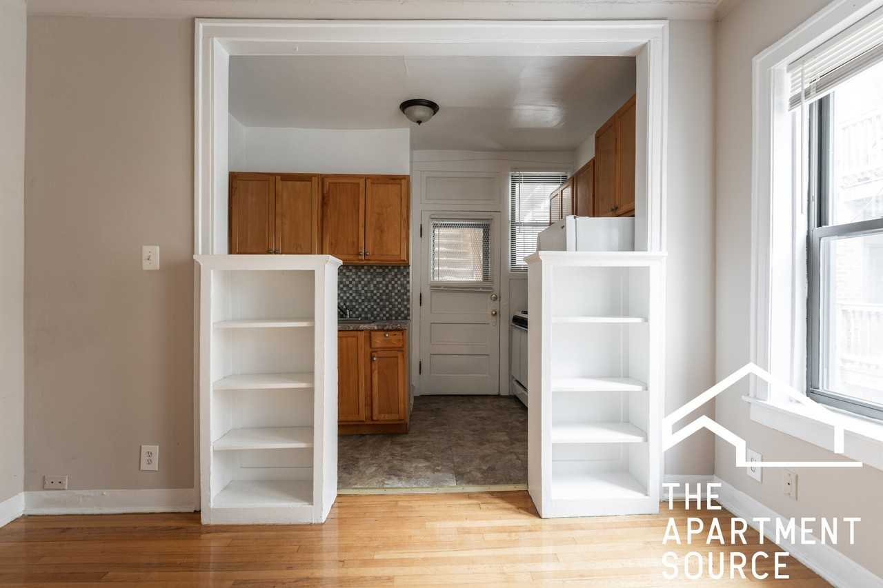 1373 W Estes Ave #1B - Photo 7 of 16