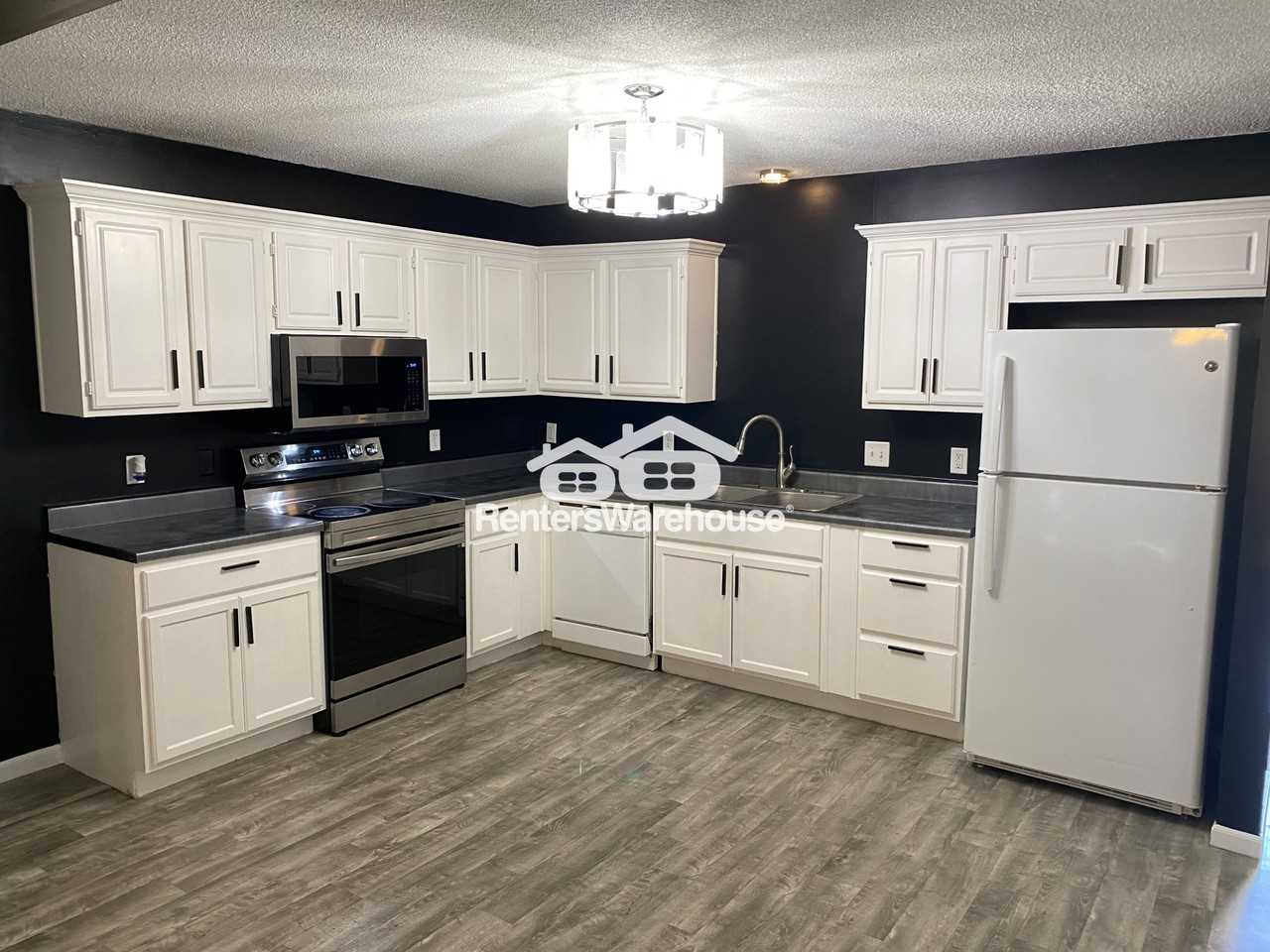 10637 N Locust Ct - Photo 2 of 20