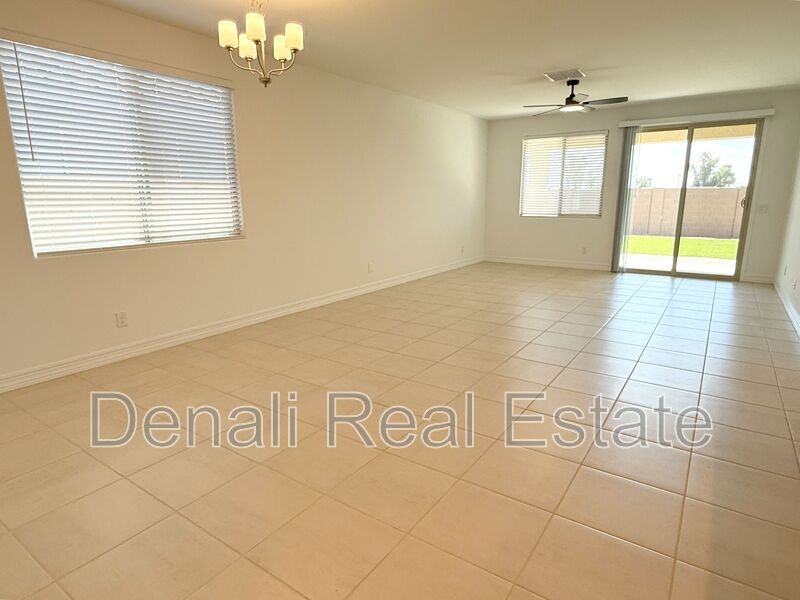 17017 W Shangri La Rd - Photo 3 of 40