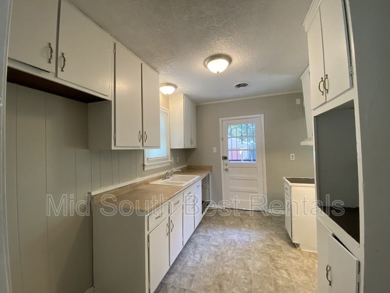 3885 Guernsey Avenue - Photo 3 of 12