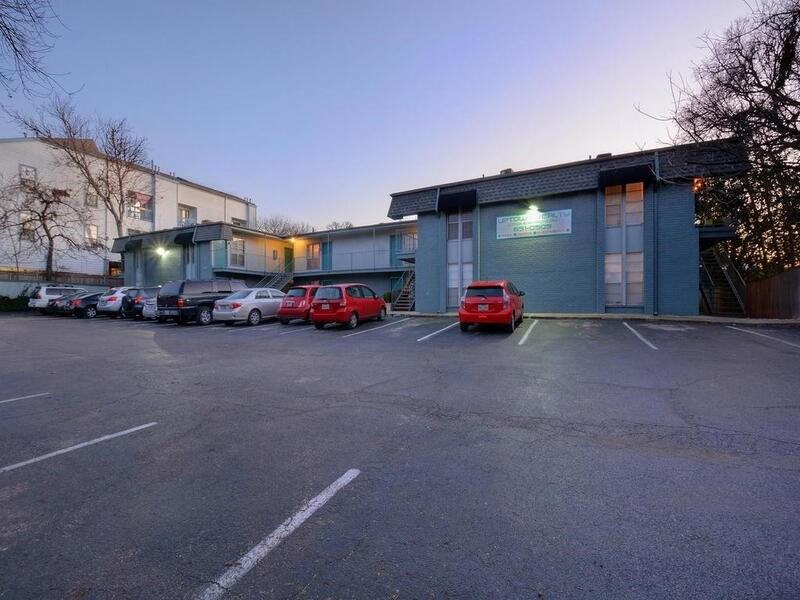 305 W 35th St #113 - Photo 3 of 4