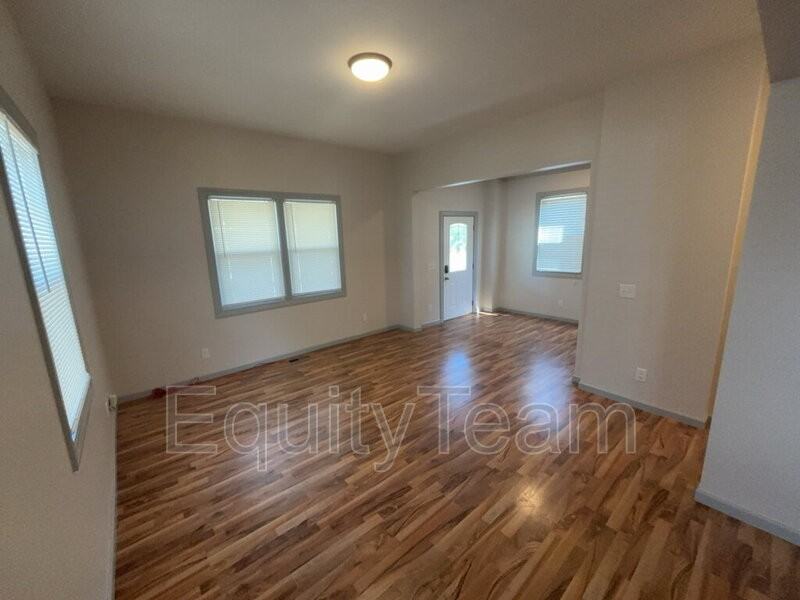 27 Ferndale Ave - Photo 3 of 26