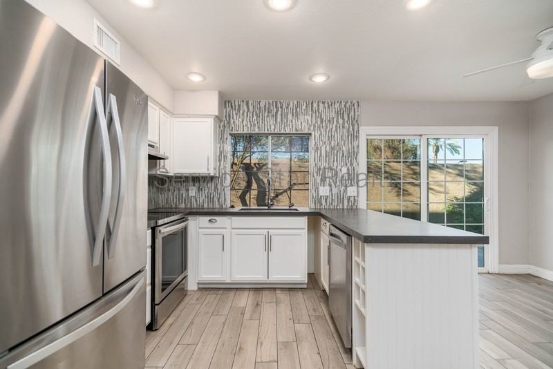 3924 E Orchid Ln - Photo 7 of 28