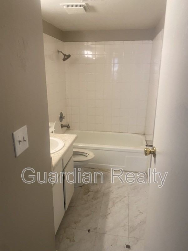 2125 Exeter Dr #4 - Photo 6 of 10